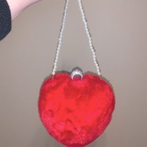 Heart shaped clutch